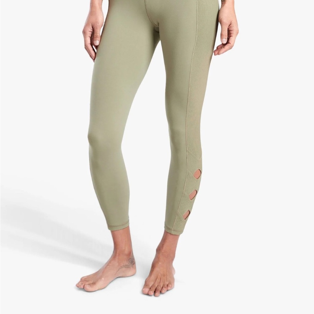 Athleta Women’s Cutout 7/8 Leggings Size XS